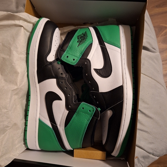 Nike Shoes - Picture 2 of 2